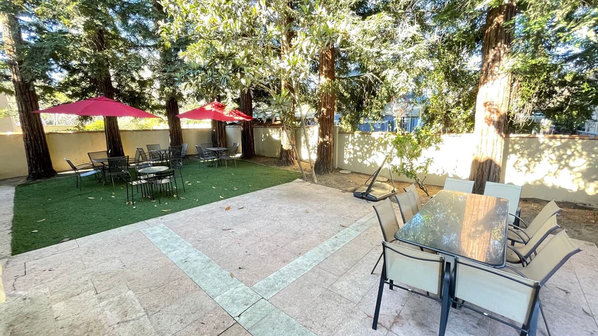 Home in West Menlo Park · ★4.89 · 5 bedrooms · 7 beds · 4 baths - Image 82