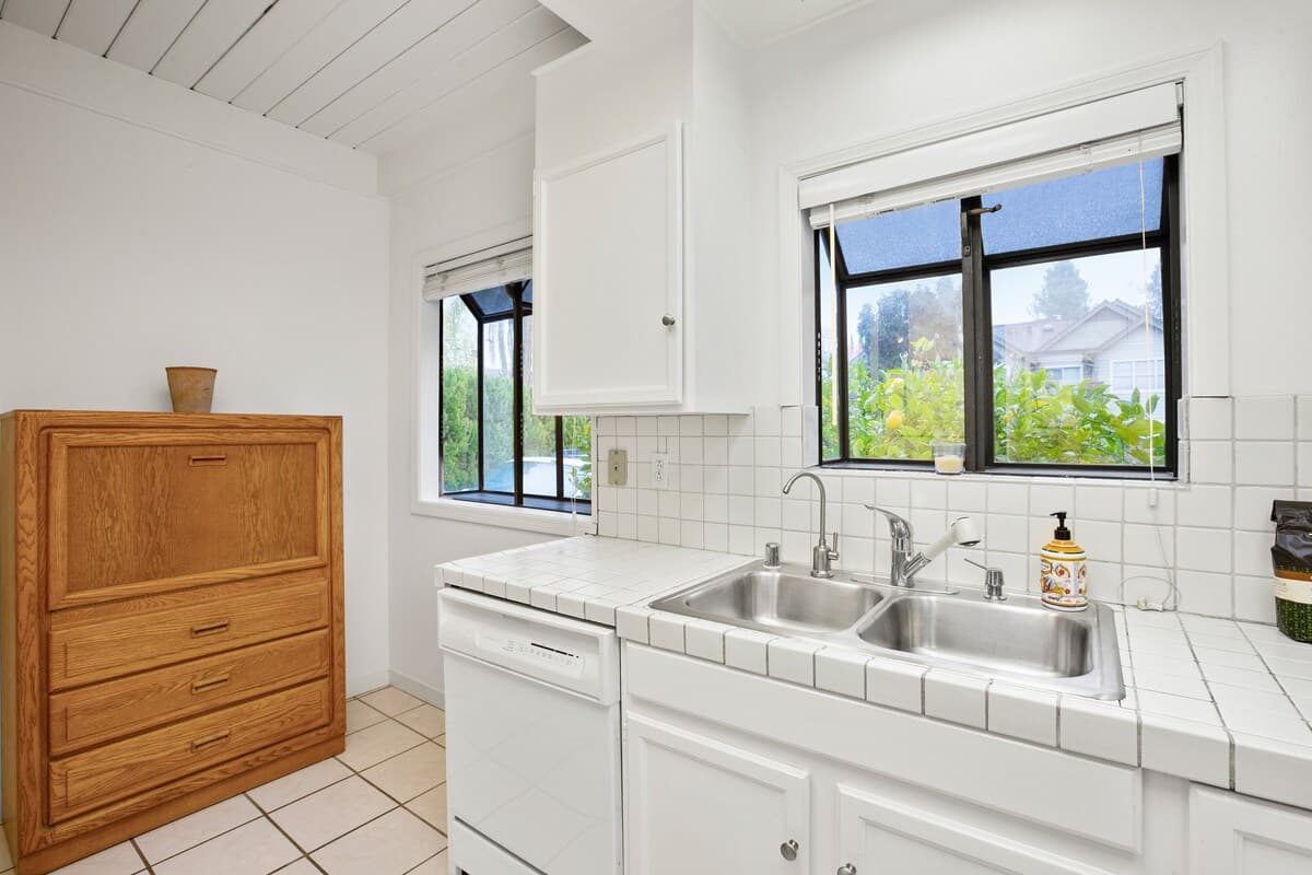 Home in Menlo Park · ★4.67 · 2 bedrooms · 2 beds · 1 bath - Image 12