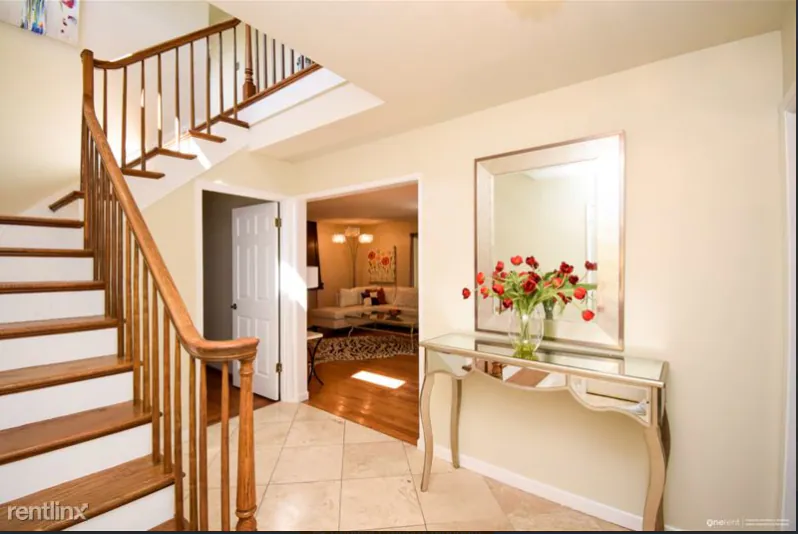 Home in Los Altos · ★4.36 · 5 bedrooms · 5 beds · 3.5 baths - Image 3