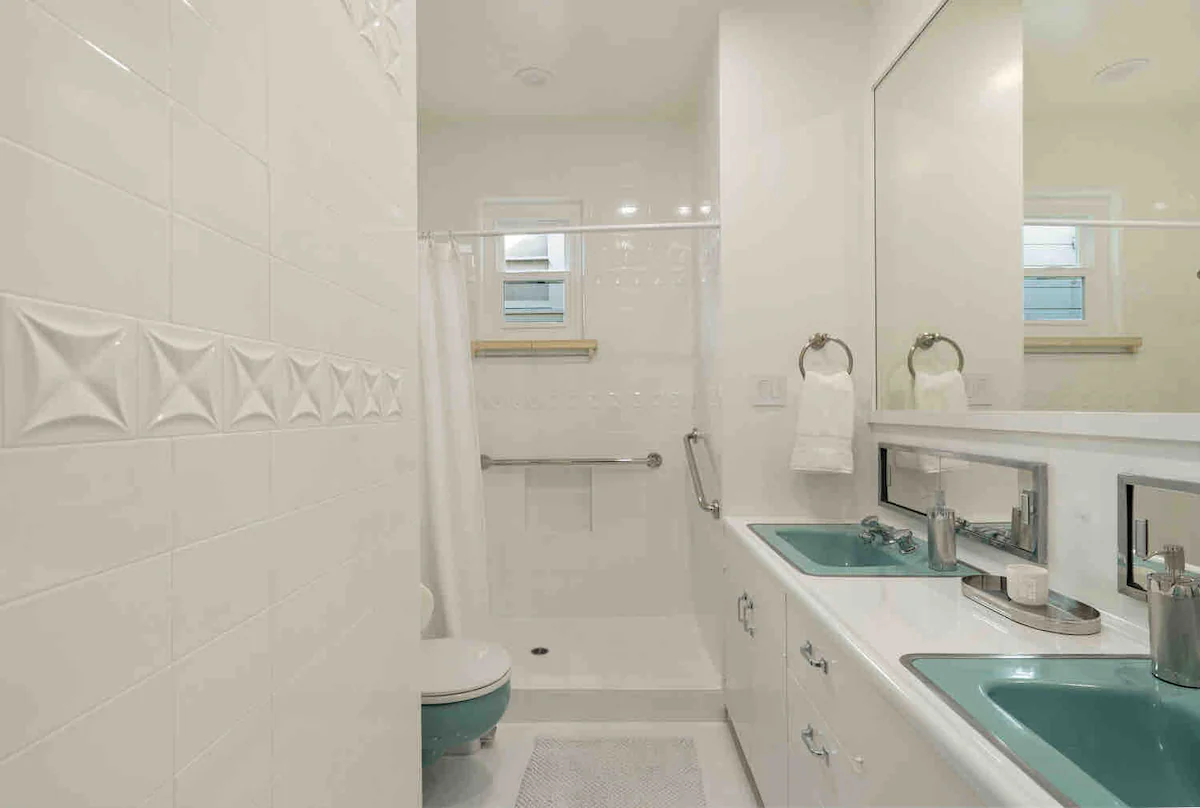 North Beach Condo with Skyline Views - Photo 7
