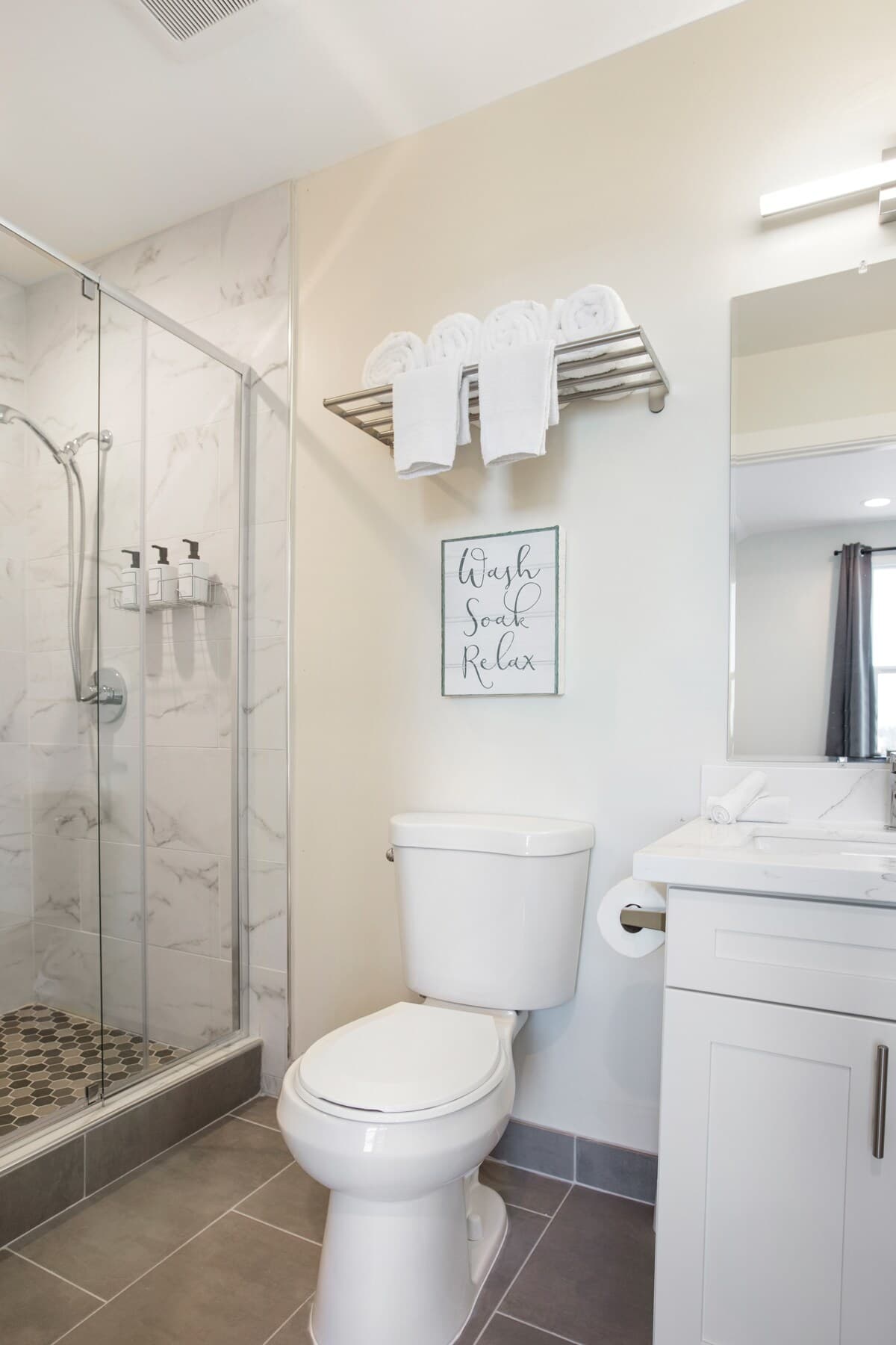 Home in Daly City · ★4.98 · 5 bedrooms · 7 beds · 5 baths - Image 29
