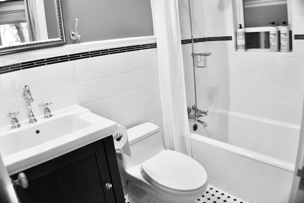 1926 Marina condo, private entrance, garden view - Photo 32