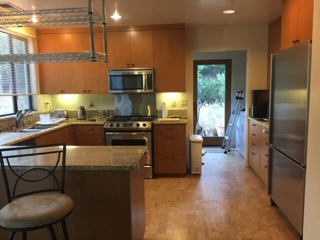 Home in Palo Alto · ★4.91 · 2 bedrooms · 2 beds · 1 bath - Image 3
