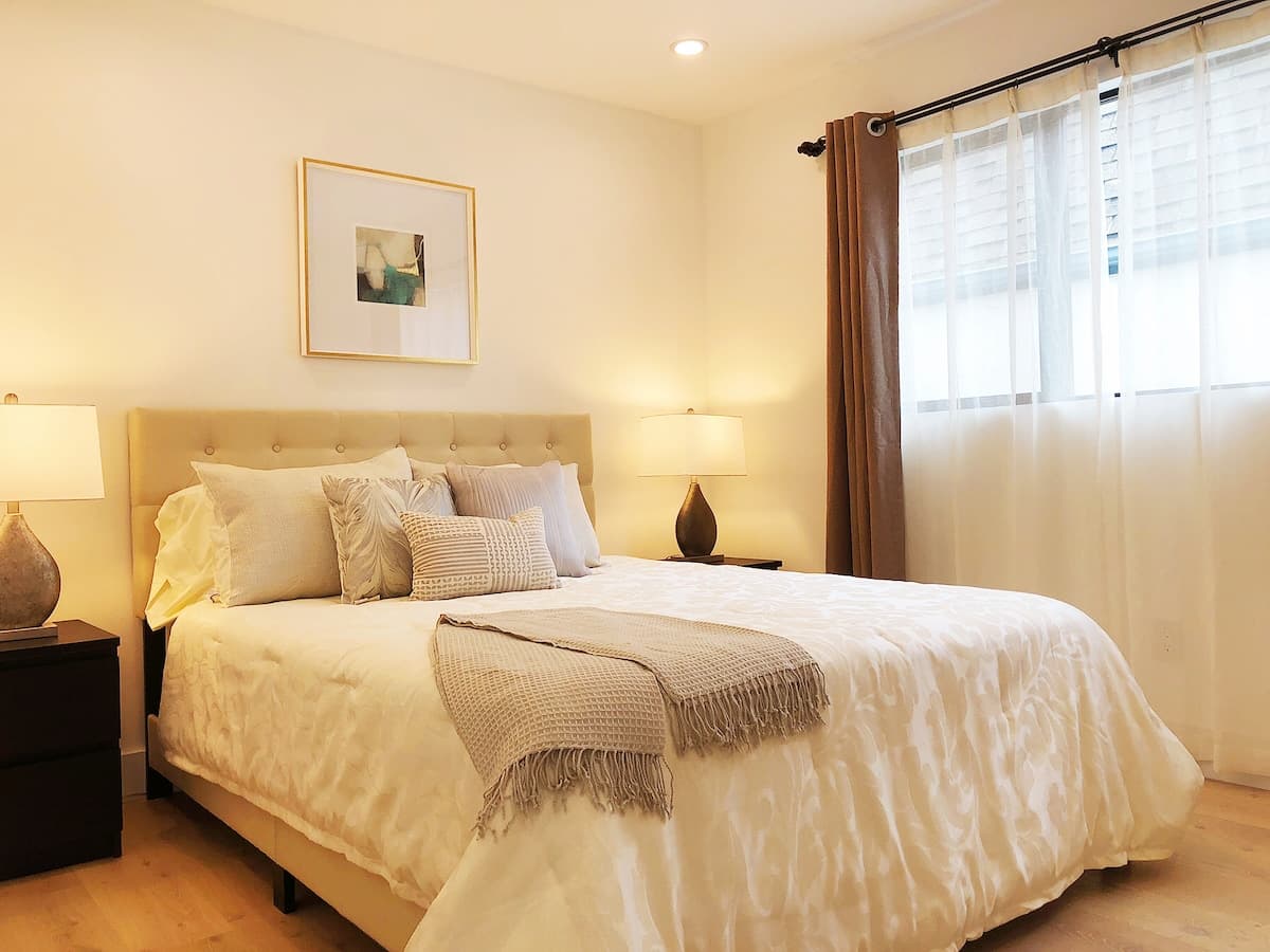Villa in San Francisco · ★4.95 · 5 bedrooms · 6 beds · 3 baths - Image 11