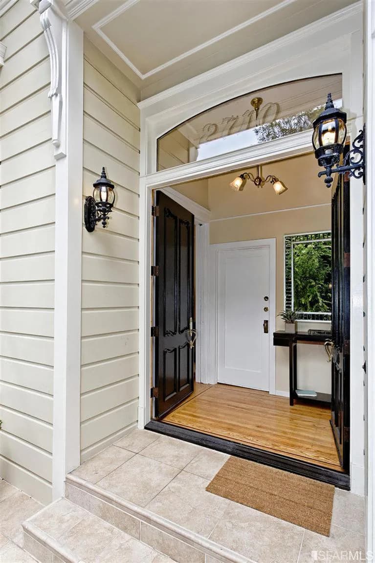 Elegant Victorian in Pacific Heights w/ Garden - Photo 24