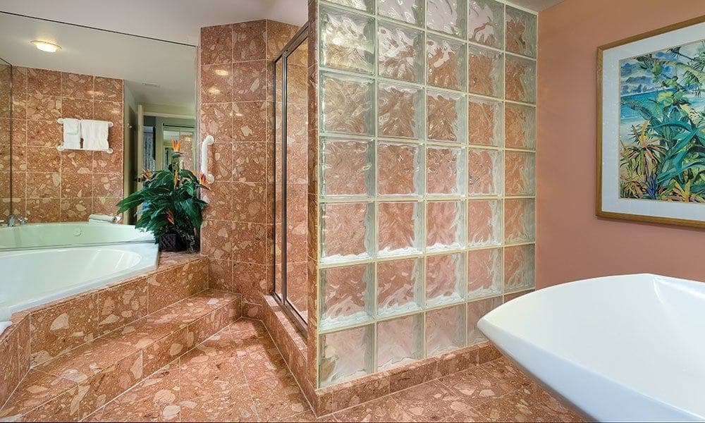 Condo in Kailua-Kona · ★4.5 · 2 bedrooms · 4 beds · 2 shared baths - Image 8