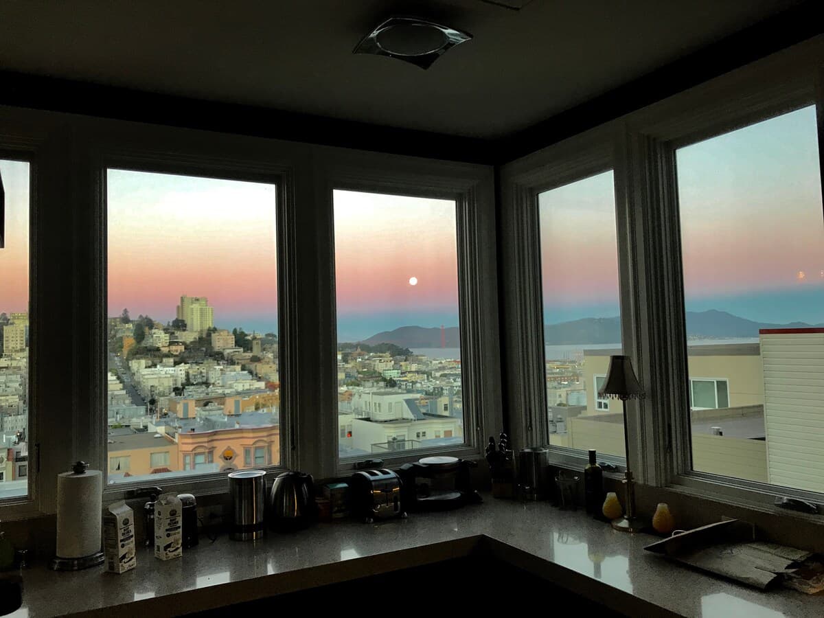 Private 2BR with 1000ft² Rooftop & 360 Views - Photo 9