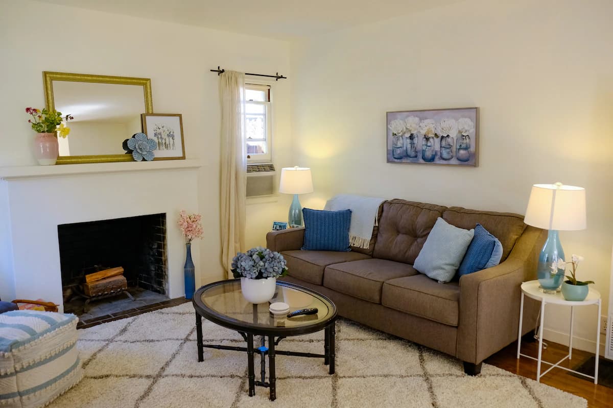 Home in Palo Alto · ★4.93 · 2 bedrooms · 4 beds · 1 bath - Image 3