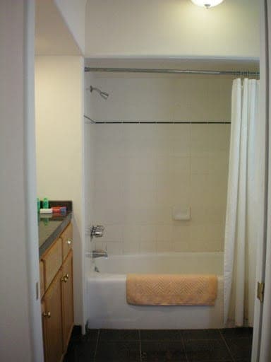 Home in Palo Alto · ★4.16 · 2 bedrooms · 3 beds · 1.5 baths - Image 2
