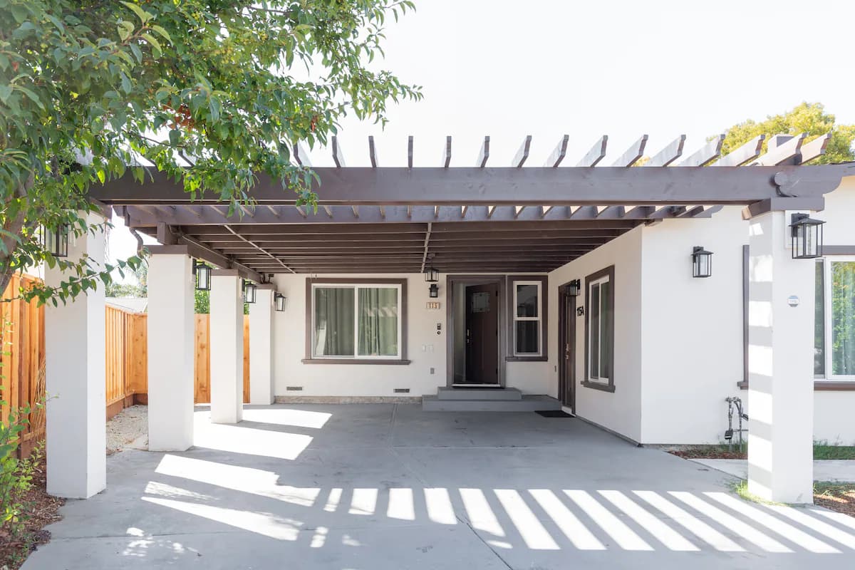 Home in East Palo Alto · ★4.92 · 4 bedrooms · 4 beds · 2 baths - Image 43