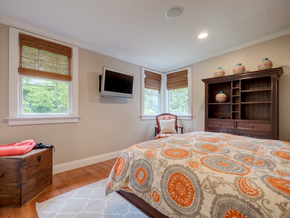 Guesthouse in Menlo Park · ★4.91 · 2 bedrooms · 2 beds · 1 bath - Image 16