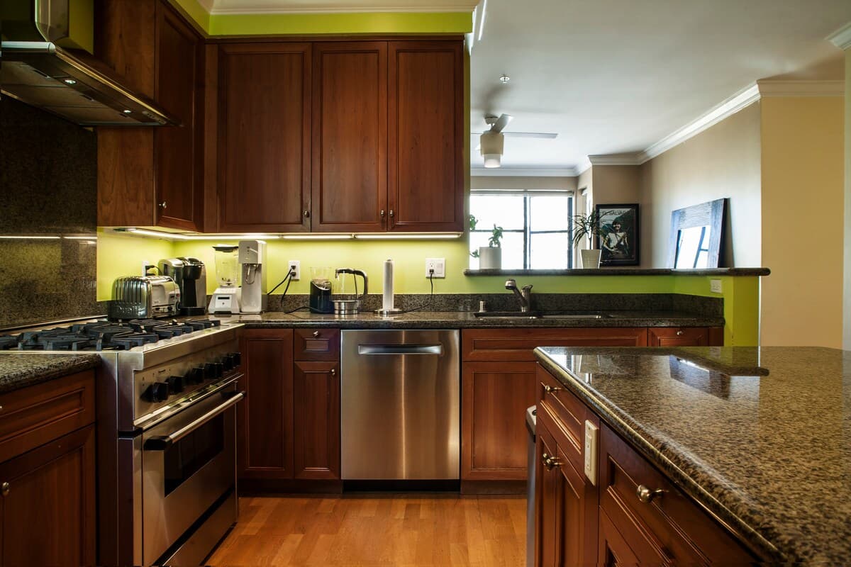 Elevator Opens Into FlatNob Hill 3BR, 2 Parking - Photo 19