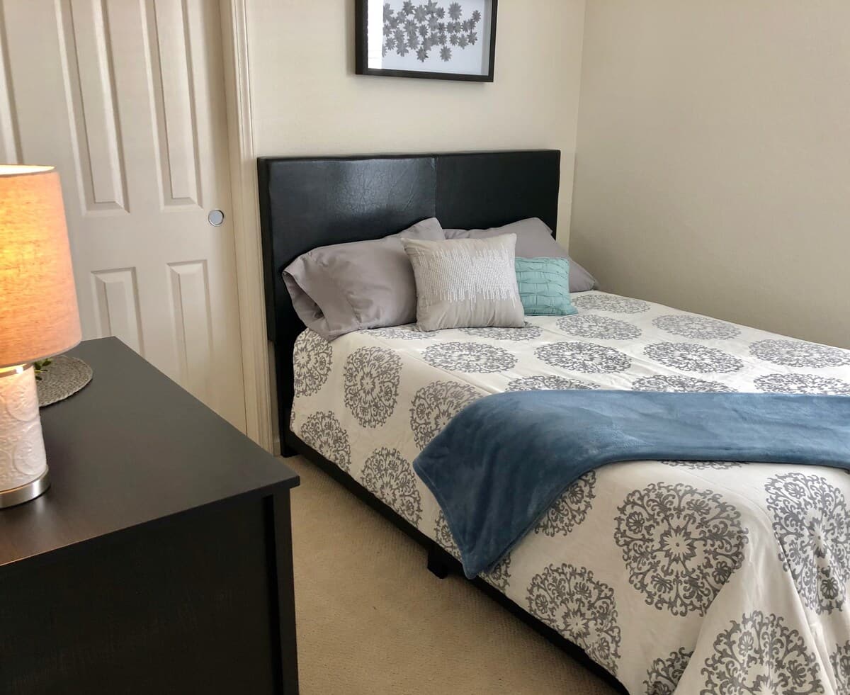 Home in East Palo Alto · ★4.79 · 4 bedrooms · 5 beds · 2.5 baths - Image 20