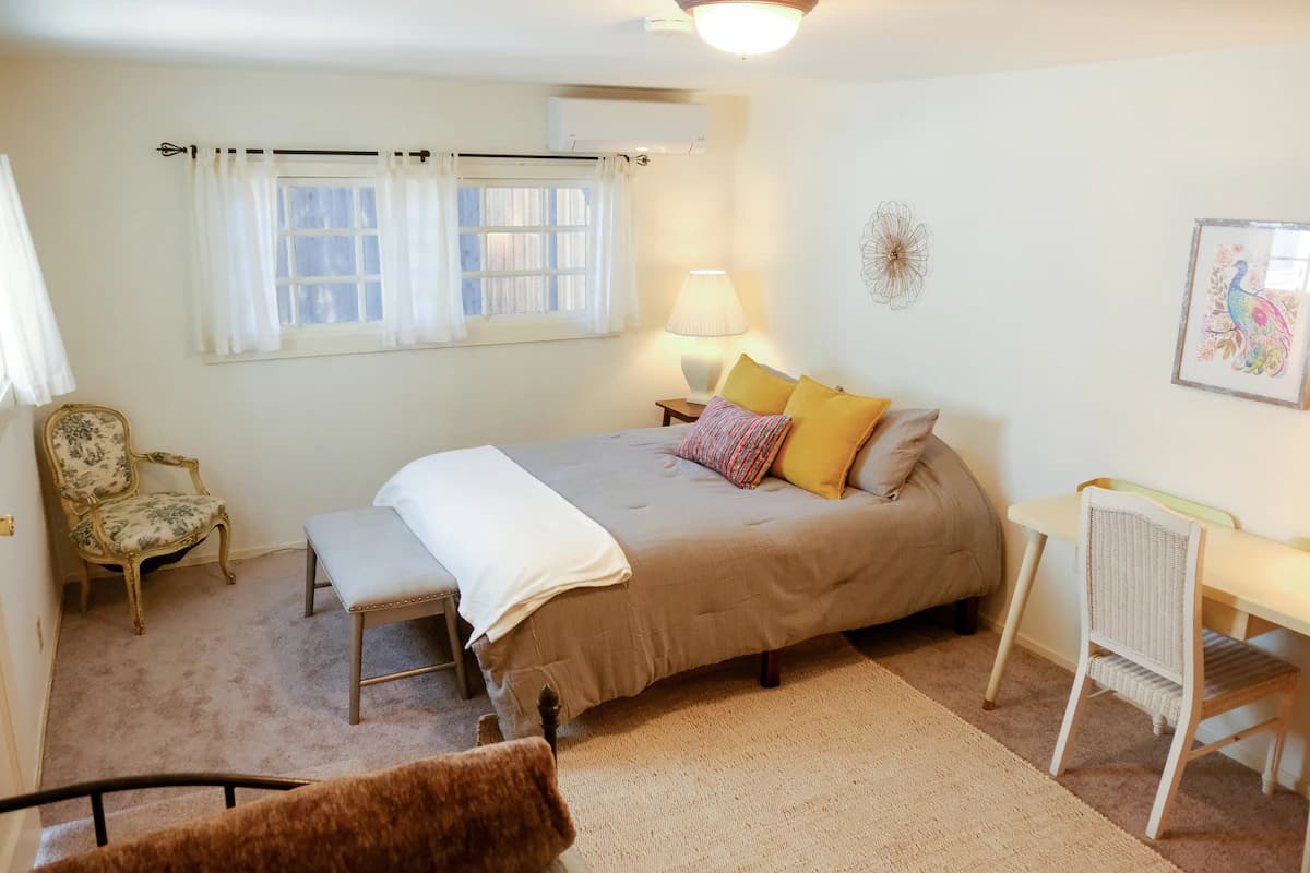 Home in Palo Alto · ★4.93 · 2 bedrooms · 4 beds · 1 bath - Image 15