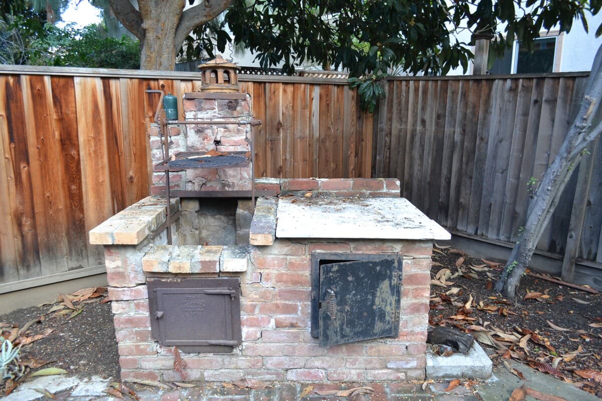 Downtown Private Home with Backyard - Image 19