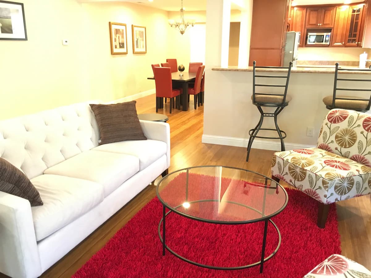 Home in Redwood City · ★5.0 · 1 bedroom · 1 bed · 1 bath - Image 1