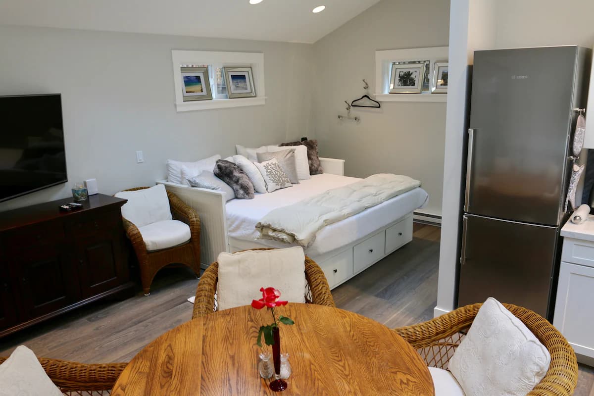 Guesthouse in Mountain View · ★4.94 · Studio · 2 beds · 1 bath - Image 19