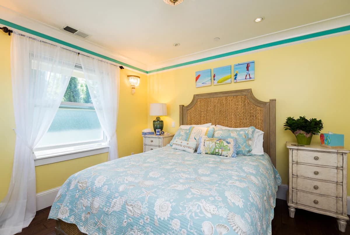 Urban Treehouse Romantic Retreat with Pool - Photo 10