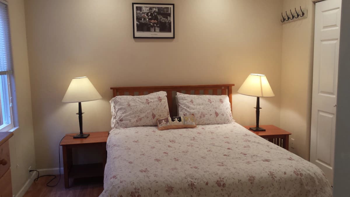 Home in Palo Alto · ★4.16 · 2 bedrooms · 3 beds · 1.5 baths - Image 22