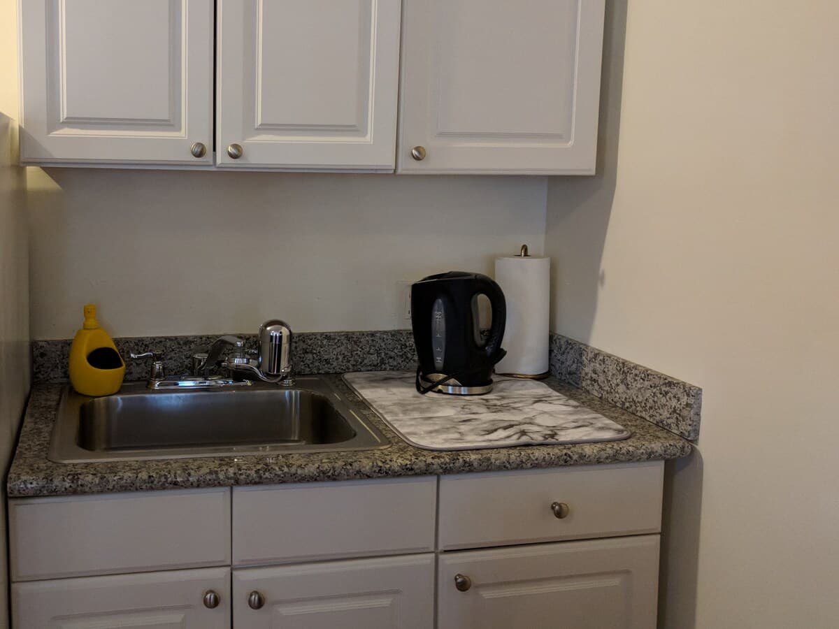 Guesthouse in Redwood City · ★4.84 · 1 bedroom · 1 bed · 1 bath - Image 7