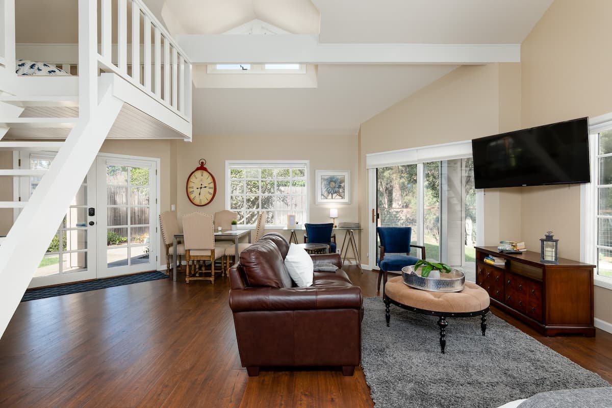 Guesthouse in Menlo Park · ★4.98 · Studio · 3 beds · 1 bath - Image 1