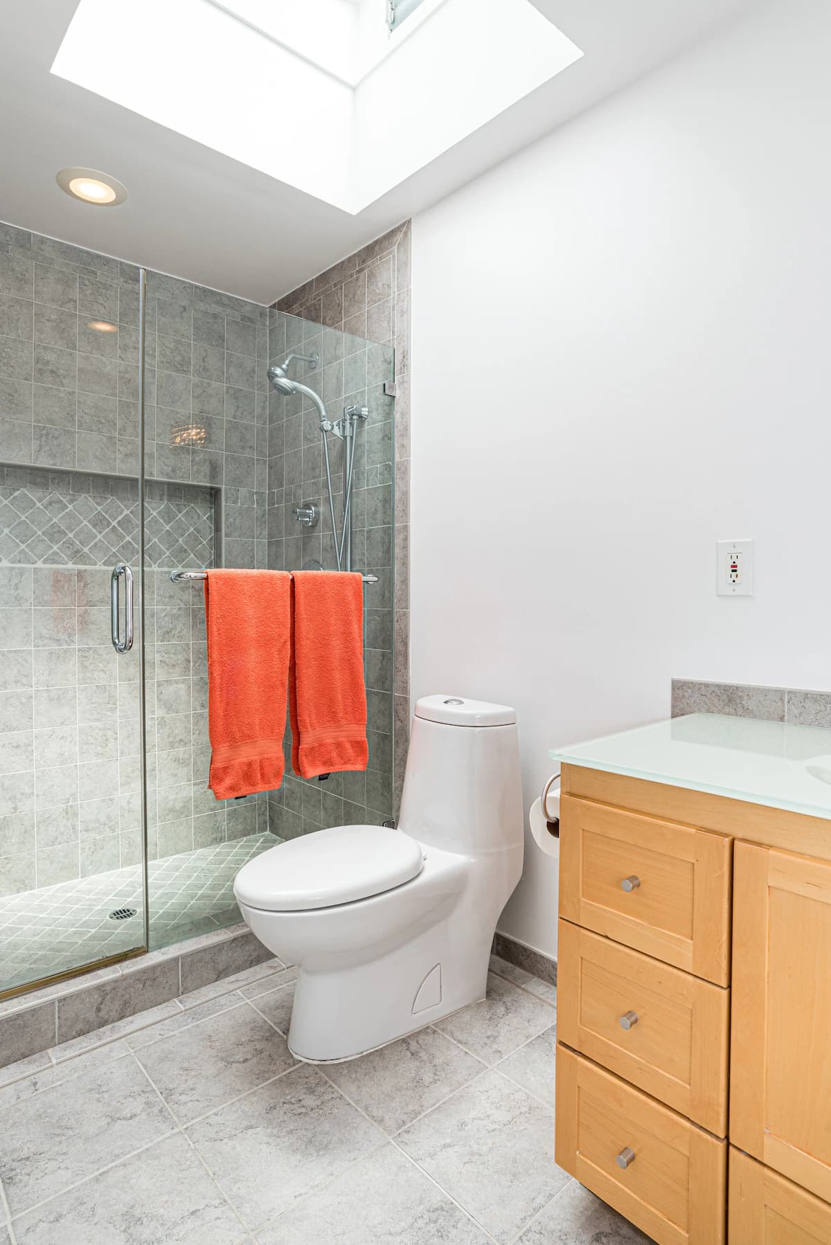 Bay & Mountain Views, Hot Tub, Shared Upper Floor - Photo 44