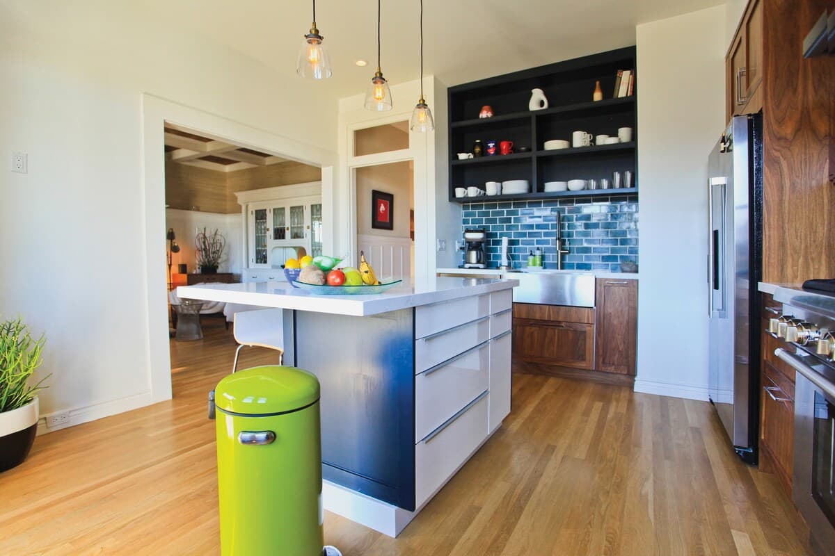 Historic Edwardian Flat with Skyline Views - Photo 8