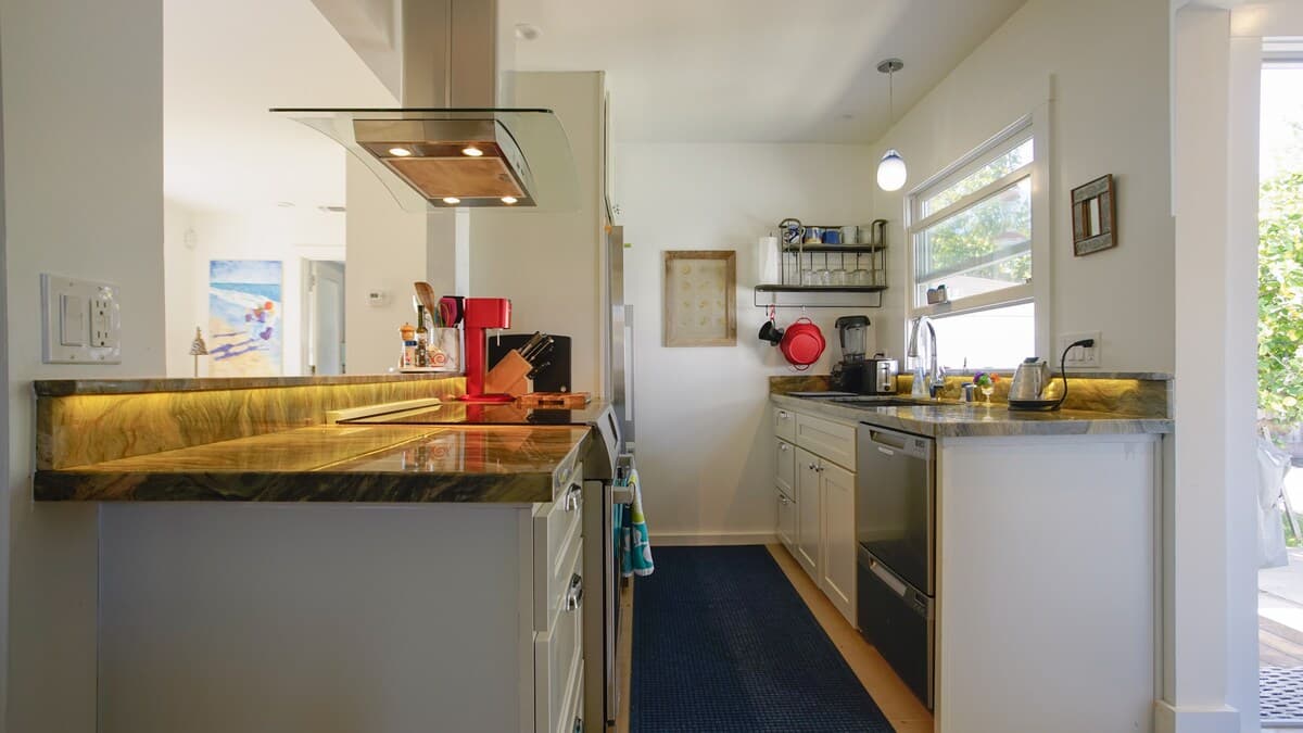 Home in Redwood City · ★4.94 · 2 bedrooms · 2 beds · 2 baths - Image 14