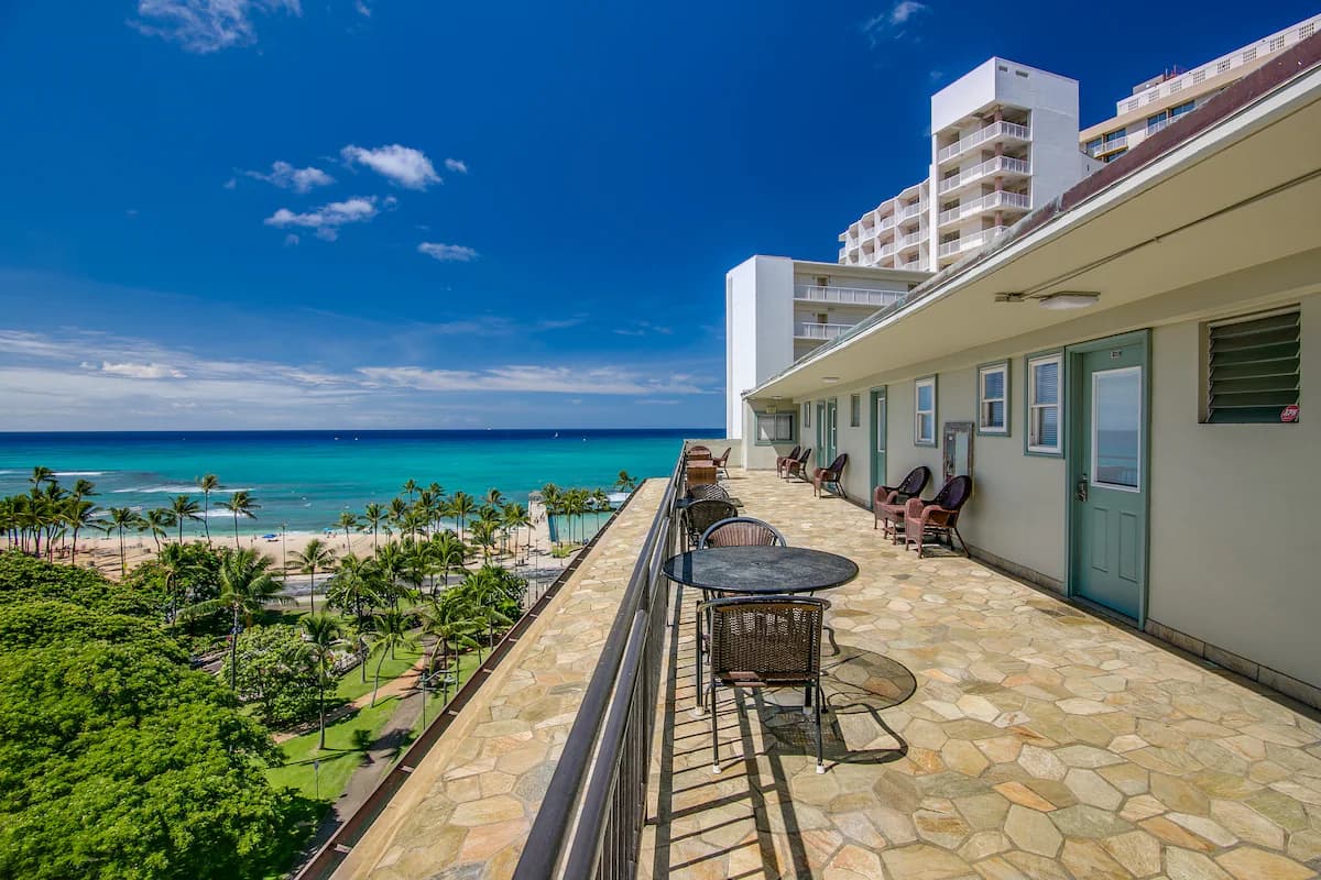 Waikiki Bungalow - Image 19