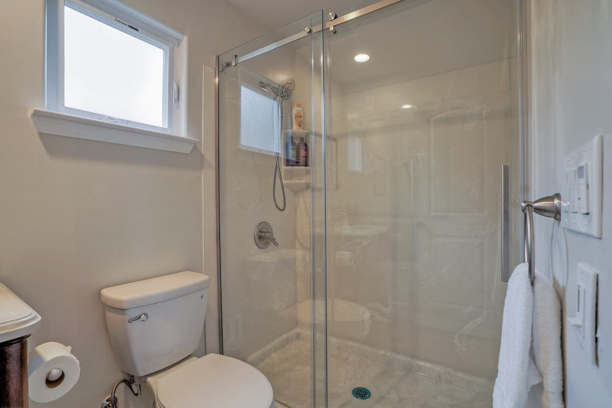 Home in Mountain View · ★4.88 · 4 bedrooms · 6 beds · 3.5 baths - Image 31