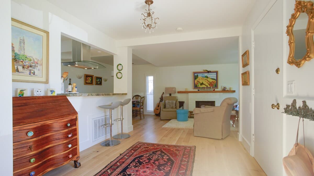 Home in Redwood City · ★4.94 · 2 bedrooms · 2 beds · 2 baths - Image 6