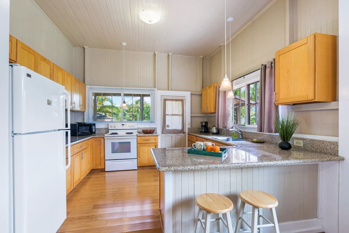 Renovated Plantation Home; Walk into Wailuku Town! - Image 7