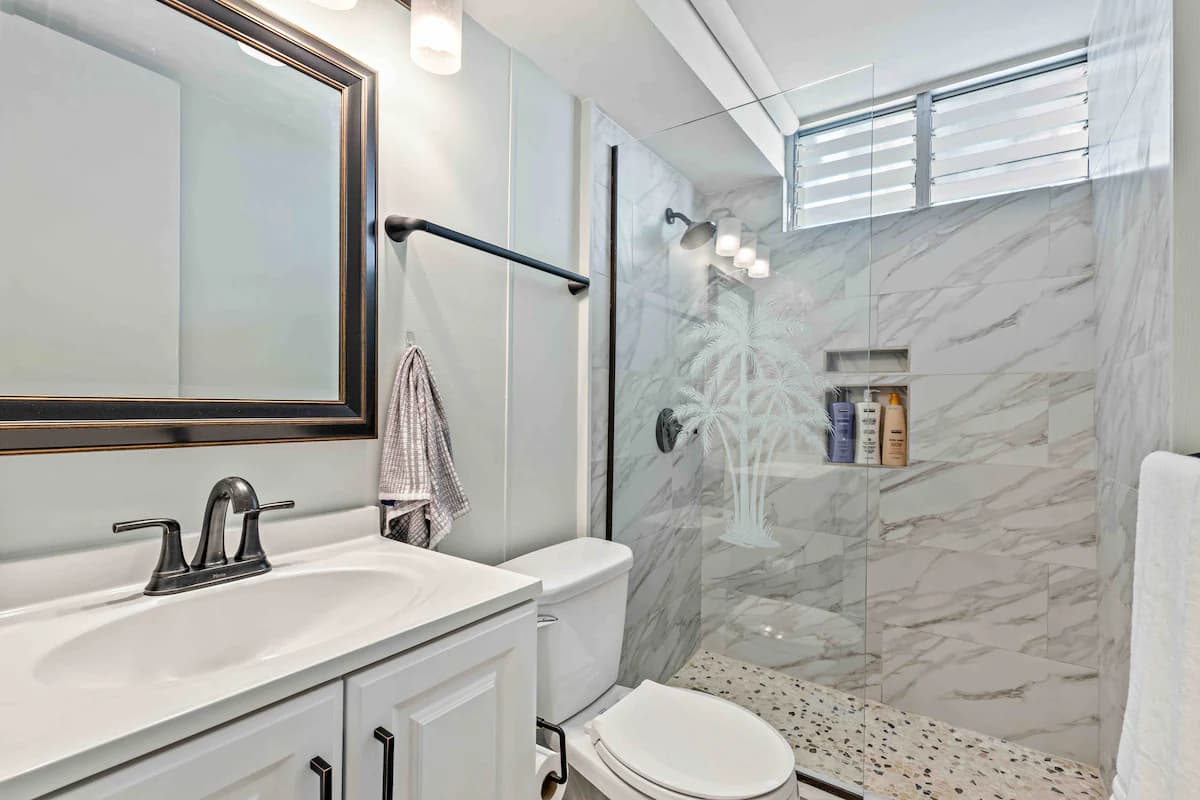Condo in Honolulu · ★4.83 · Studio · 2 beds · 1 bath - Image 10
