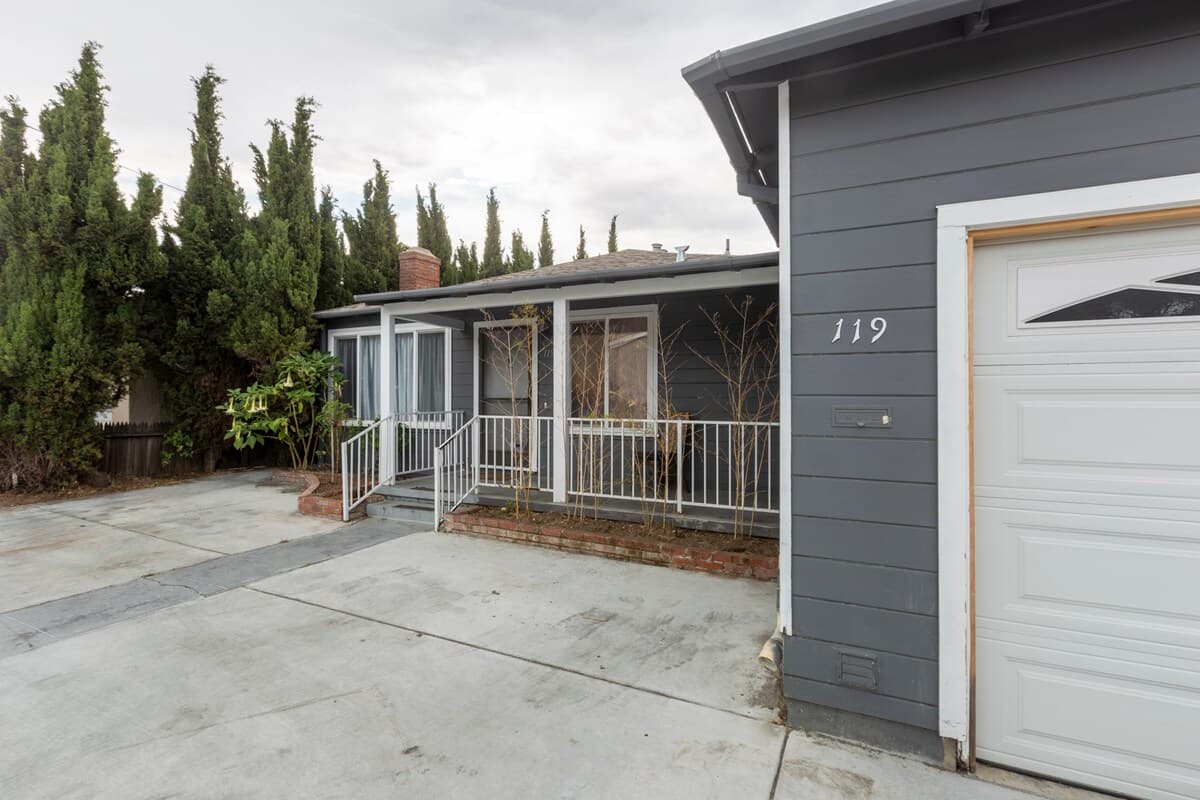 Home in Redwood City · ★4.6 · 3 bedrooms · 5 beds · 2 baths - Image 15