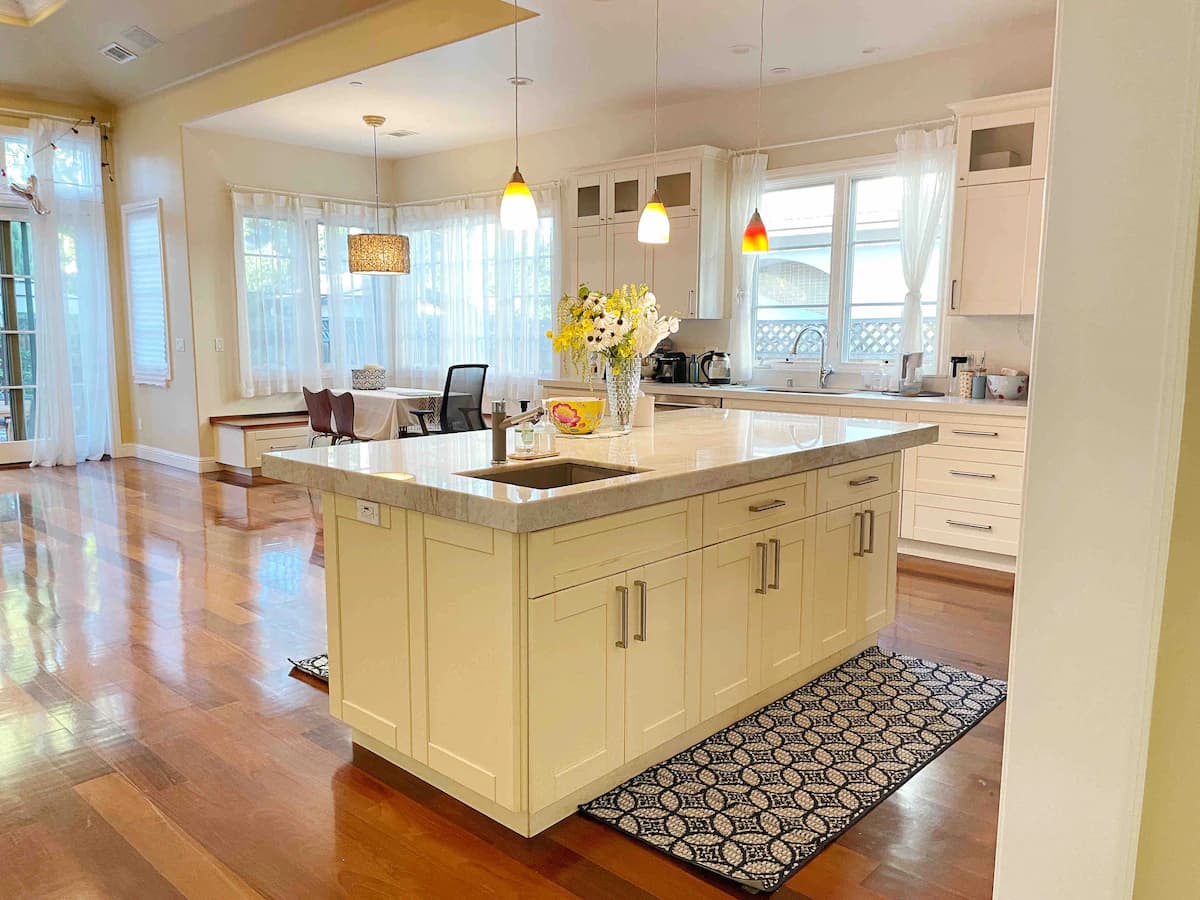 Home in Palo Alto · ★4.56 · 4 bedrooms · 4 beds · 2.5 baths - Image 10
