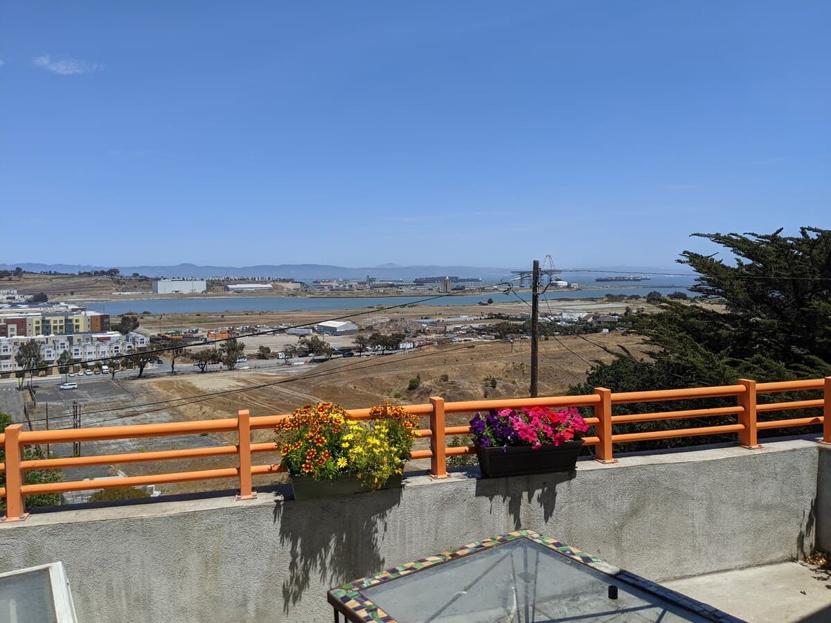 Artist-Designed Villa with Panoramic Bay Views - Photo 28