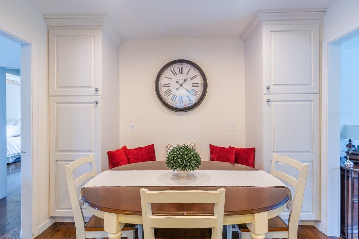 Home in Menlo Park · ★4.84 · 2 bedrooms · 3 beds · 1 bath - Image 9