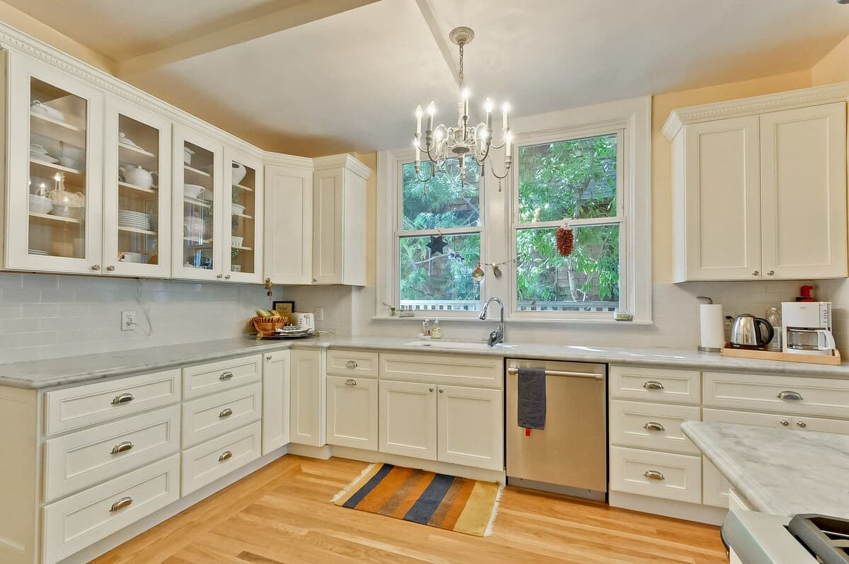 Historic Craftsman, Steps to Downtown Palo Alto - Photo 14