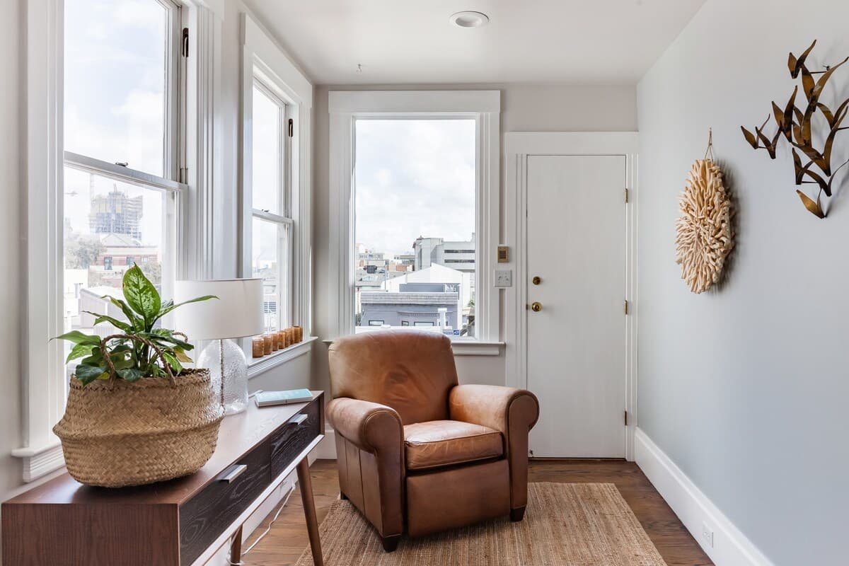 Sun-Filled Victorian Flat Near Market Street - Photo 30