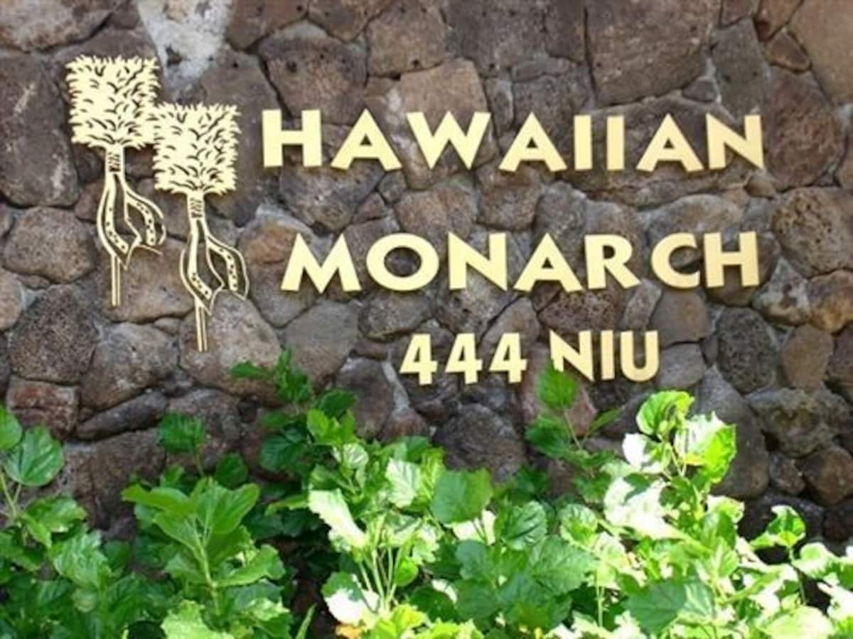 Condo in Honolulu · ★4.73 · Studio · 1 bed · 1 private bath - Image 7