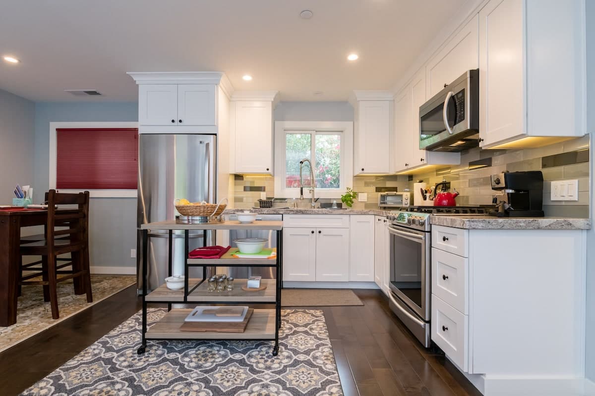 Guesthouse in Menlo Park · ★4.93 · 1 bedroom · 1 bed · 1 bath - Image 8