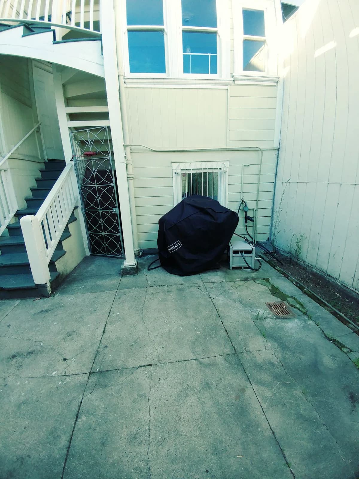 Beautiful Nob Hill Apartment with Perfect Location - Photo 9