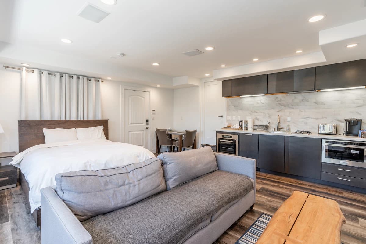Home in East Palo Alto · ★4.86 · Studio · 1 bed · 1 bath - Image 3
