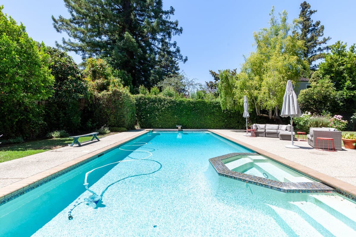 Home in Palo Alto · ★4.95 · 4 bedrooms · 5 beds · 3 baths - Image 29
