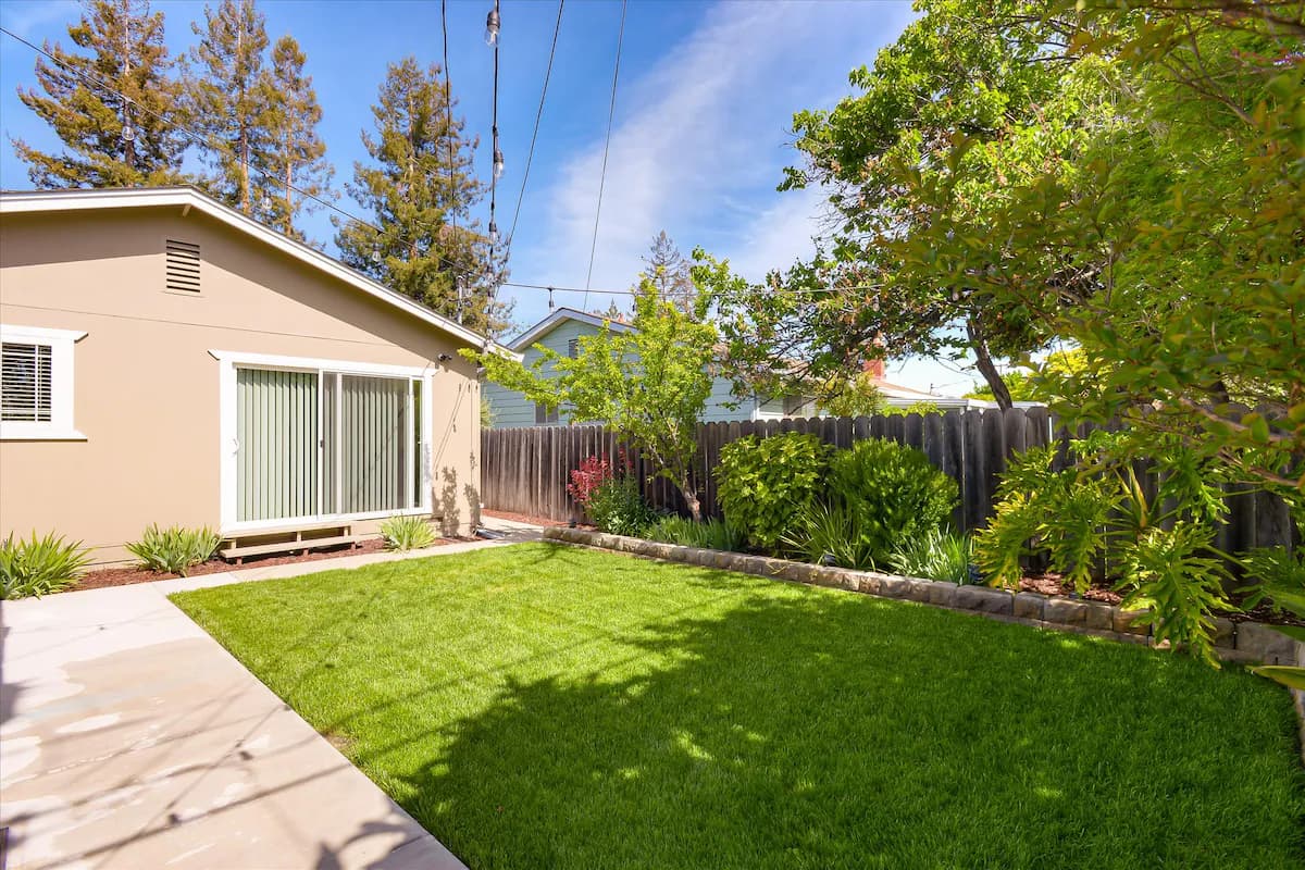 Home in Mountain View · ★4.97 · 3 bedrooms · 3 beds · 2 baths - Image 16