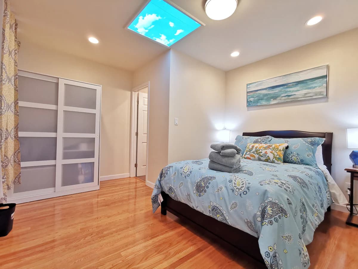 Private Upper Level, 3BR/3BA Near BART - Photo 13