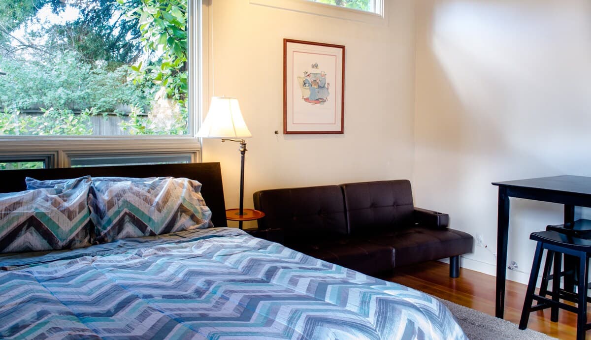 Guesthouse in Menlo Park · ★4.84 · Studio · 1 bed · 1 bath - Image 5