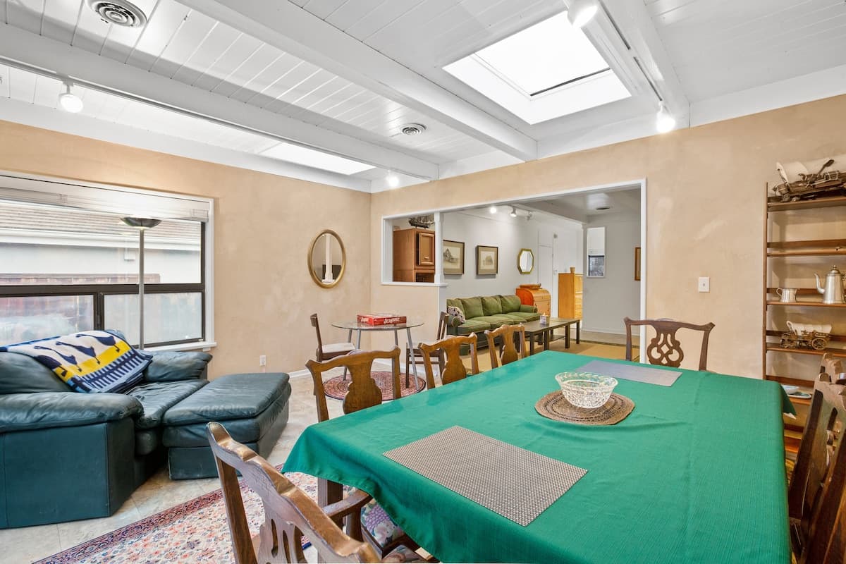 Home in Menlo Park · ★4.67 · 2 bedrooms · 2 beds · 1 bath - Image 25