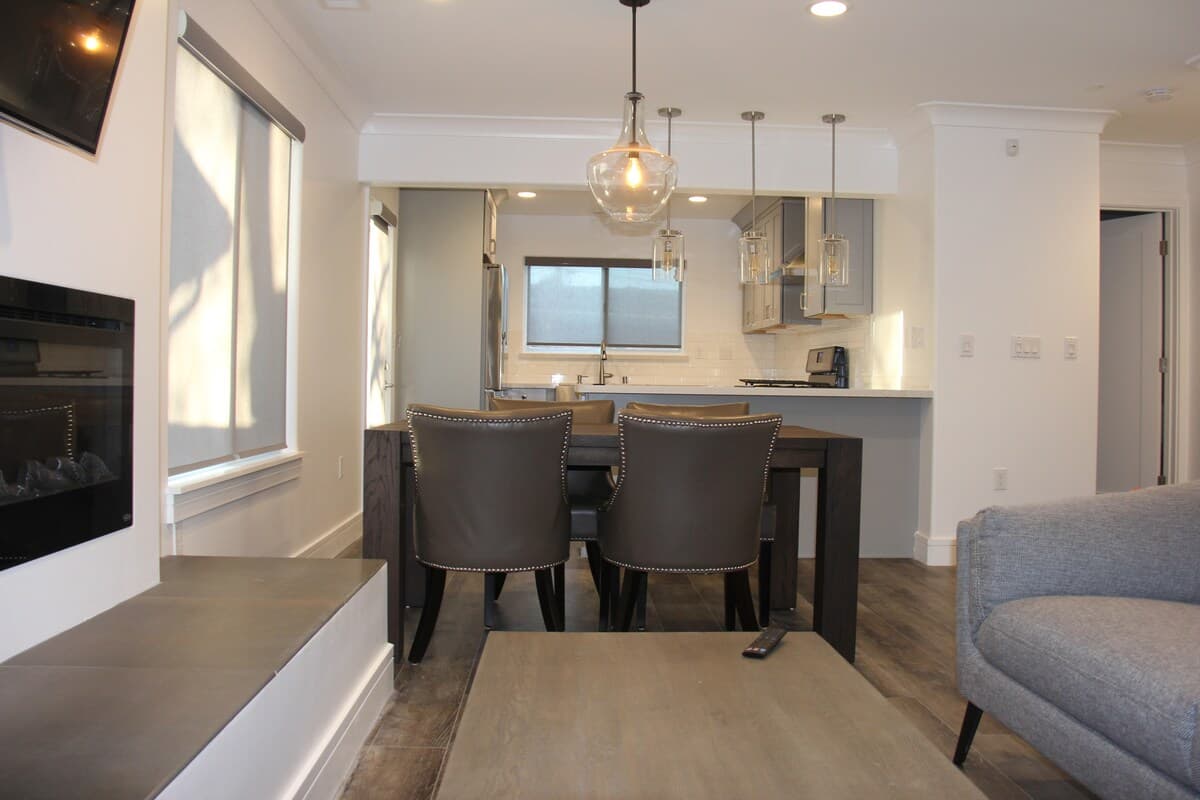 Home in East Palo Alto · ★4.92 · 4 bedrooms · 4 beds · 2 baths - Image 23