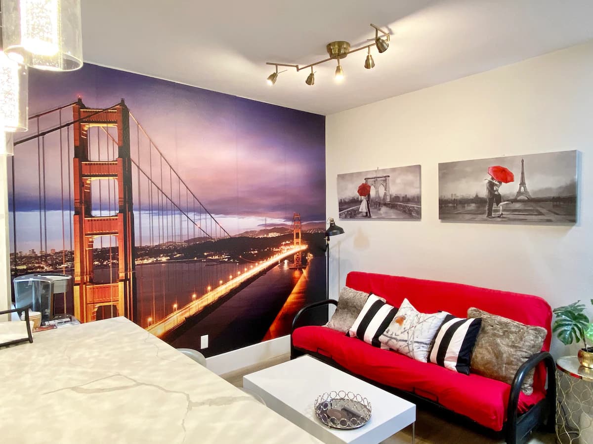 Home in Daly City · ★4.88 · 5 bedrooms · 8 beds · 2 baths - Image 4